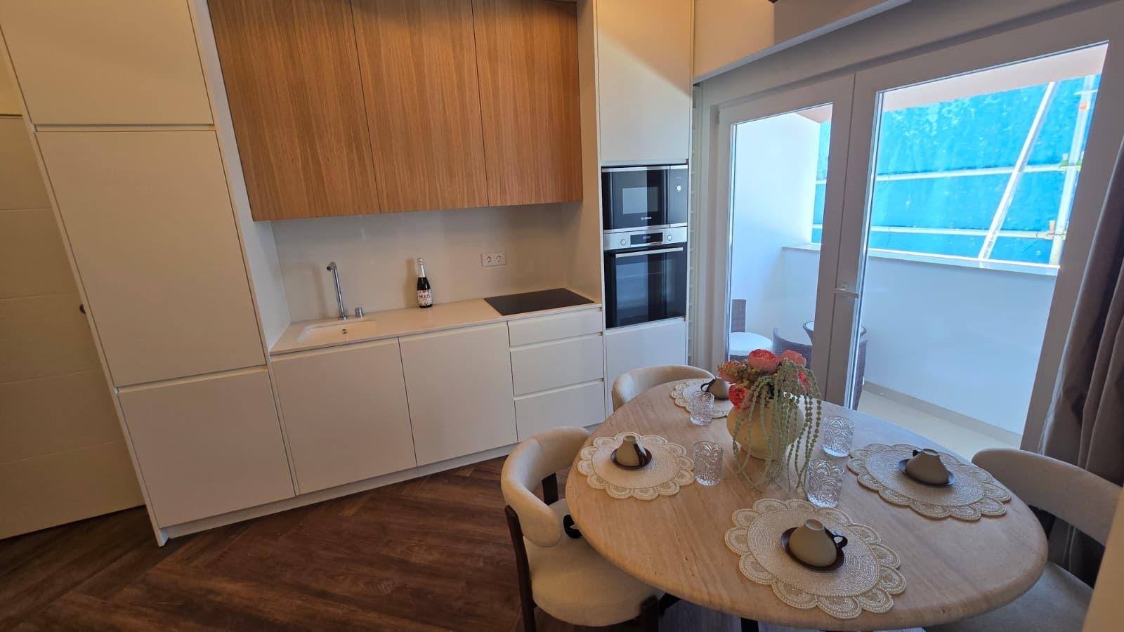 Living room to the terrace